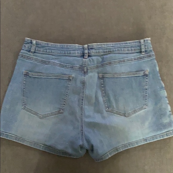 Shorts - Picture 2 of 2